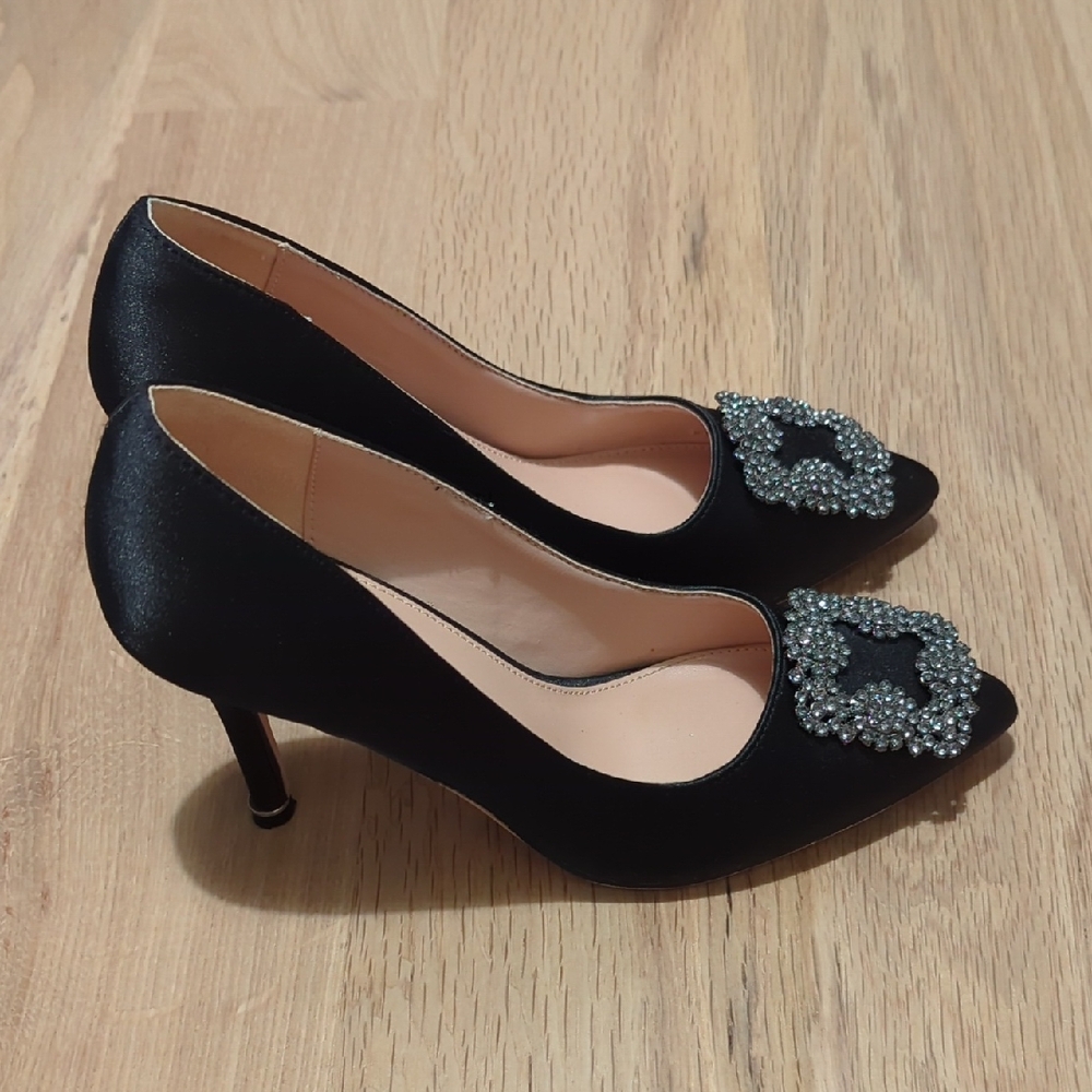 Women's Elegant Black Heels with Embellished Detail Size 6.5 Black